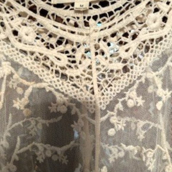 Iris Los Angeles Crochet Knit Tassel Blouse M. Floral mesh with fringe. - Picture 3 of 7